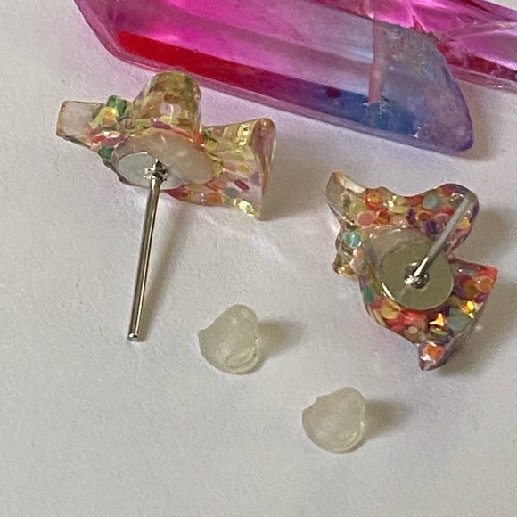 ๐Sale ๐2 for $10 NWOT Kawaii sparkle confetti unicorn post earrings school - Picture 6 of 6